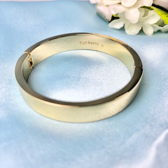 Talbots Jewelry - xxSOLDxx              Talbots Gold Tone Hinged Bangle Bracelet, [2.75” diameter]